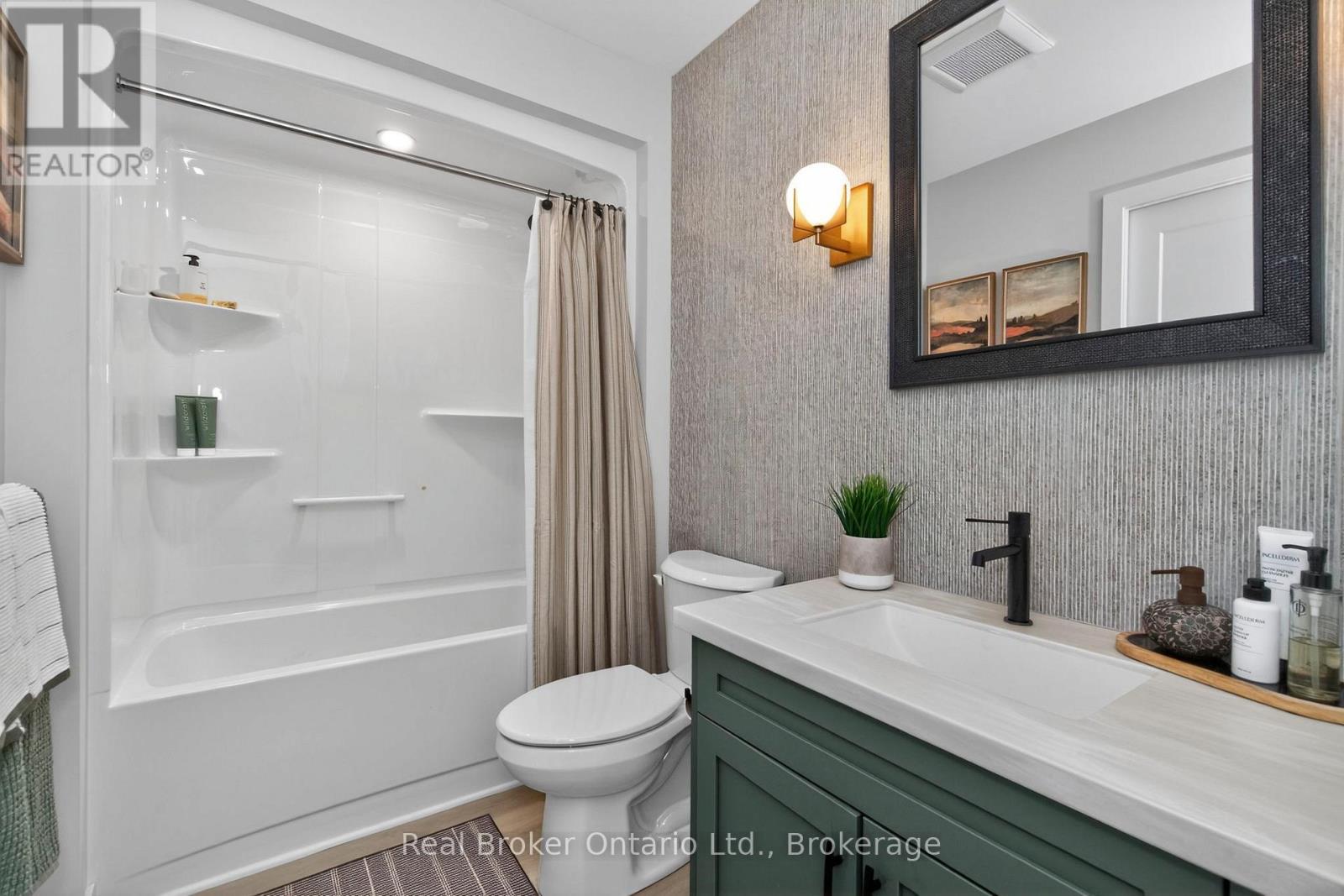 597 LAFONTAINE  ROAD W - 22
