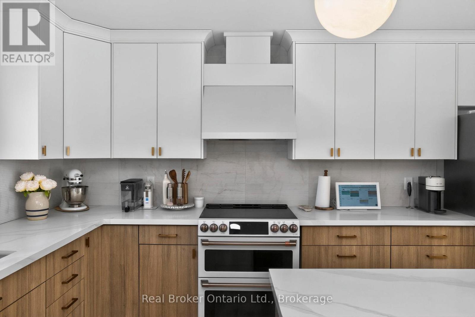 597 LAFONTAINE  ROAD W - 14