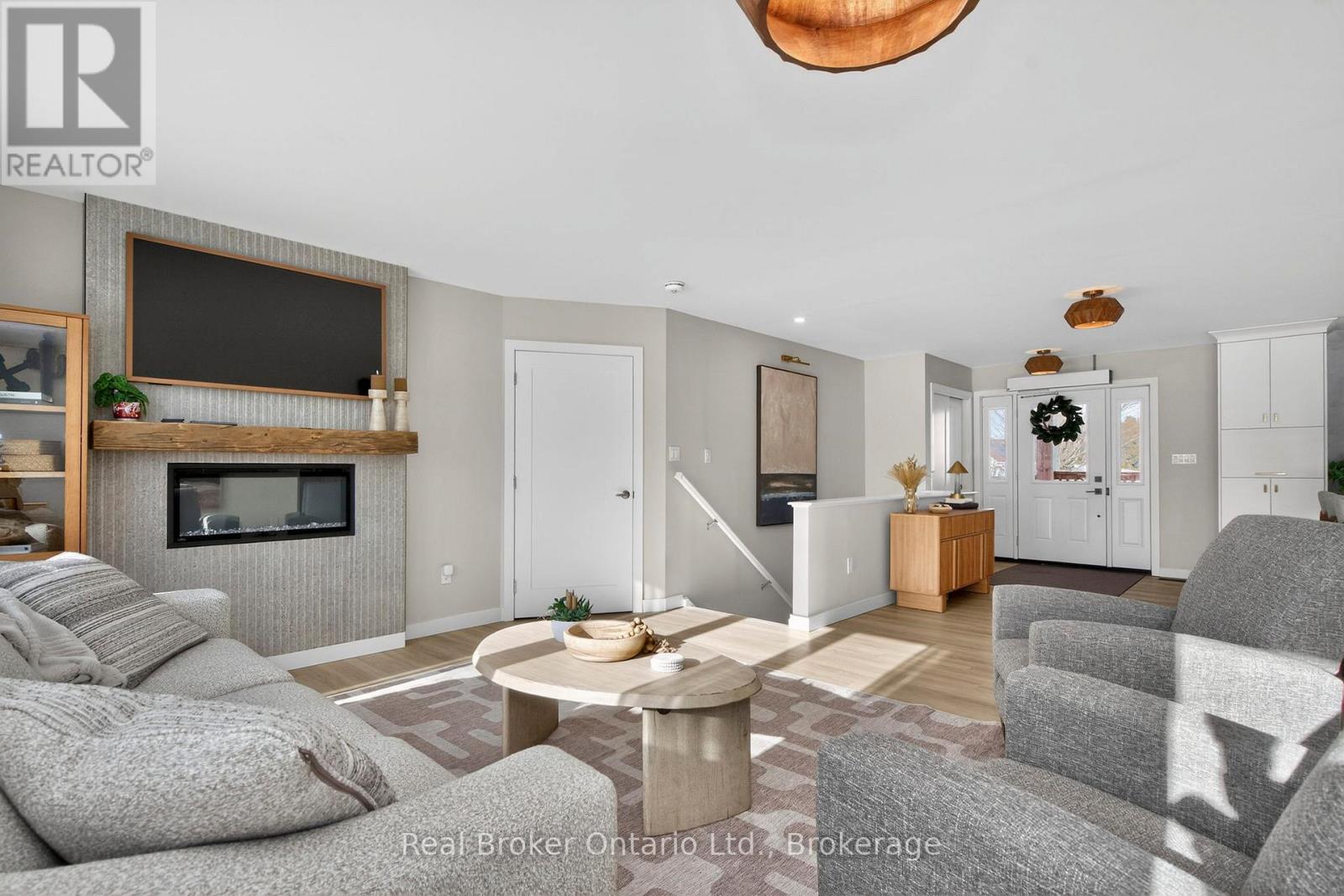 597 LAFONTAINE  ROAD W - 17