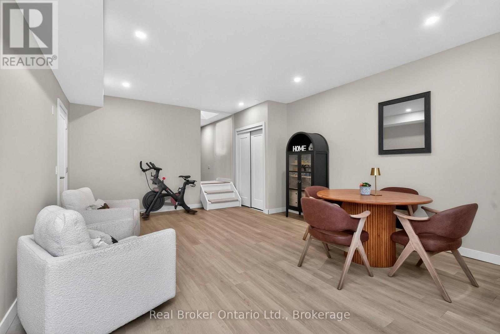 597 LAFONTAINE  ROAD W - 24