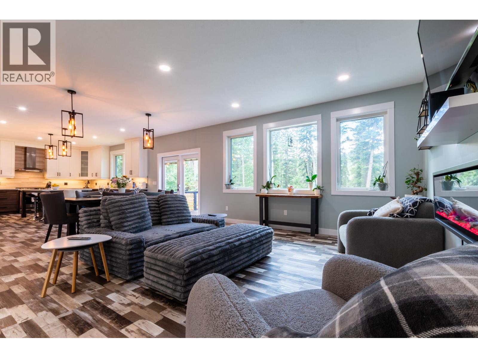 Photo 9 of 39 — 14770 NECHAKO CRESCENT · Prince George, BC