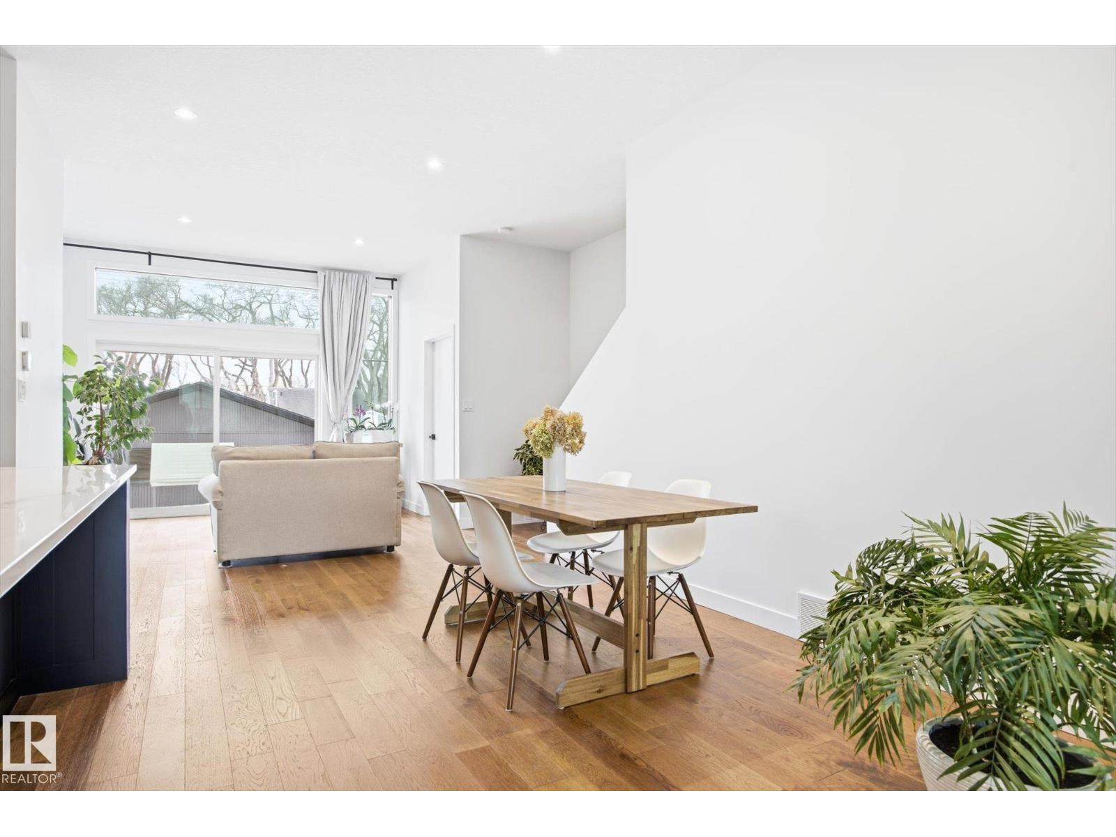 9821 85 AV NW - 7