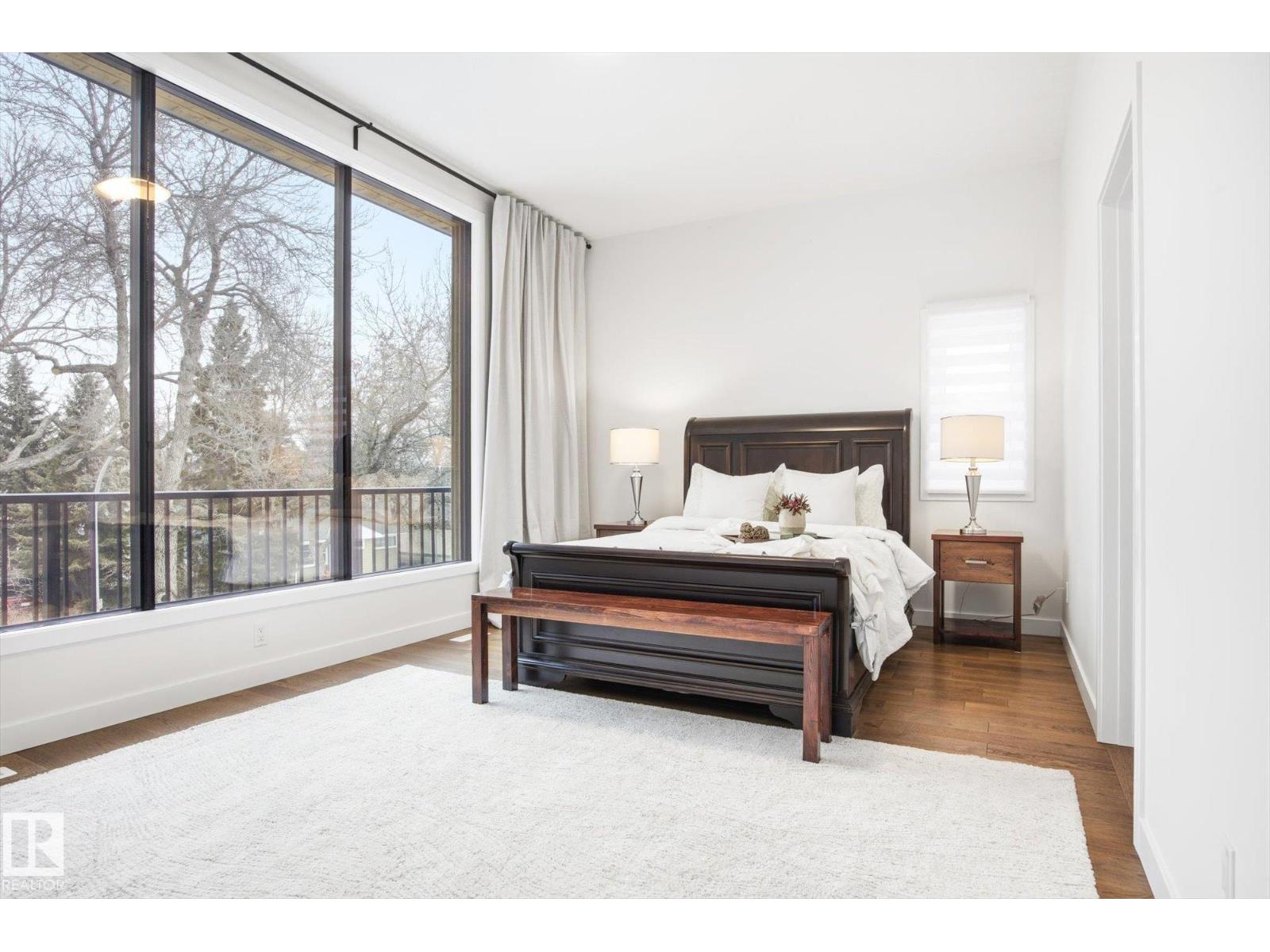9821 85 AV NW - 18