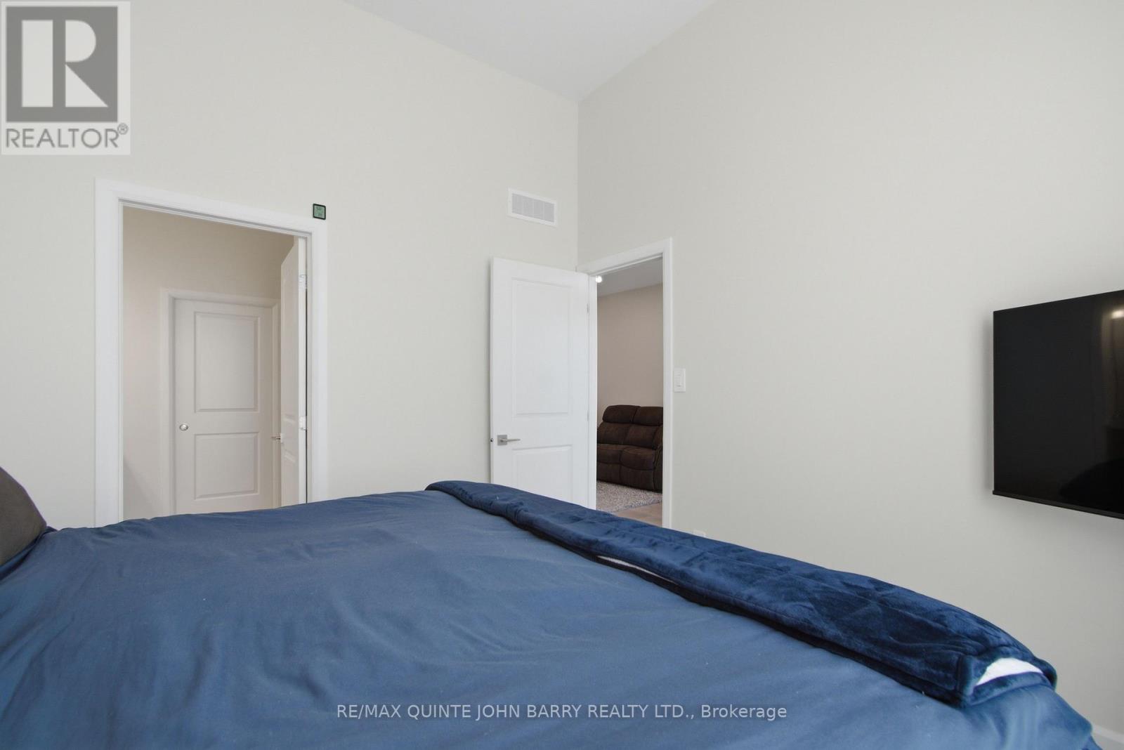 55 ATHABASKA DRIVE - 16
