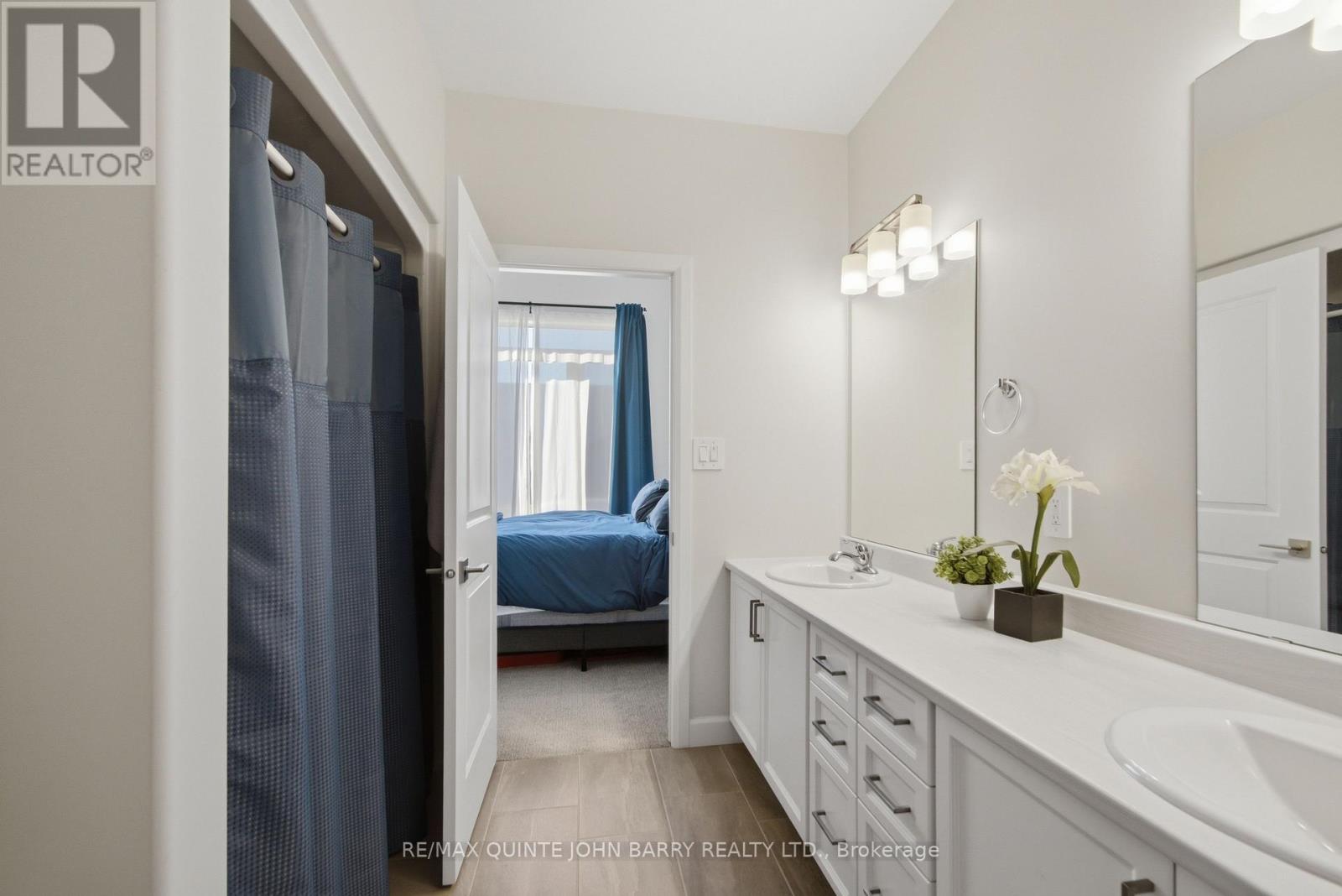 55 ATHABASKA DRIVE - 18