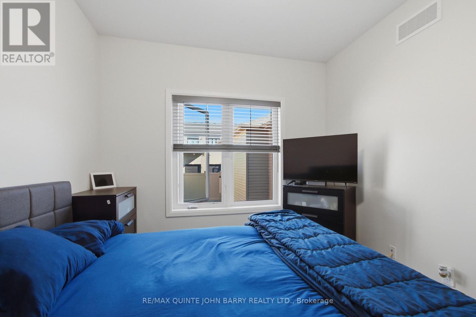 55 ATHABASKA DRIVE - 20