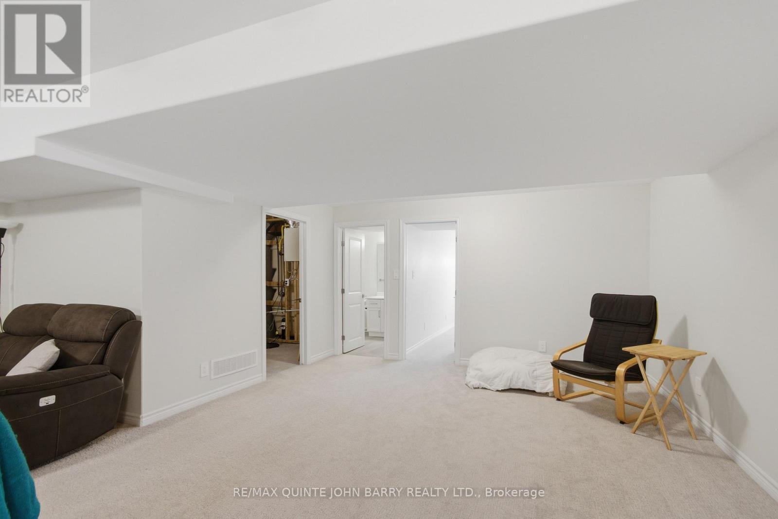 55 ATHABASKA DRIVE - 25