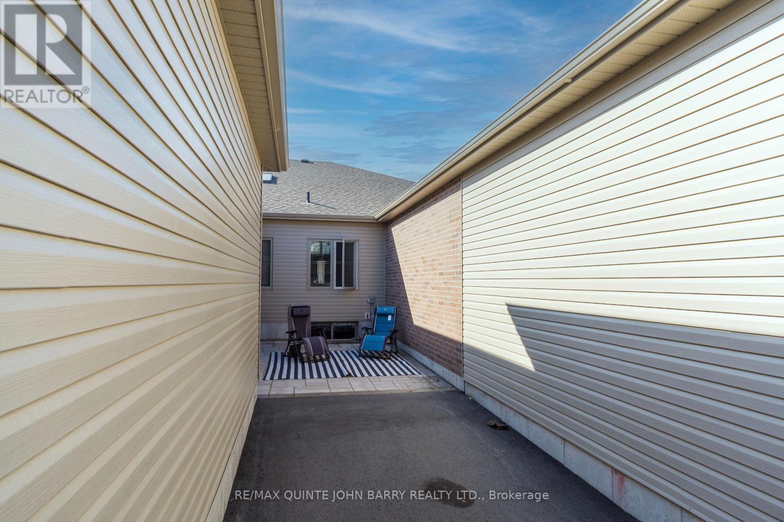 55 ATHABASKA DRIVE - 30