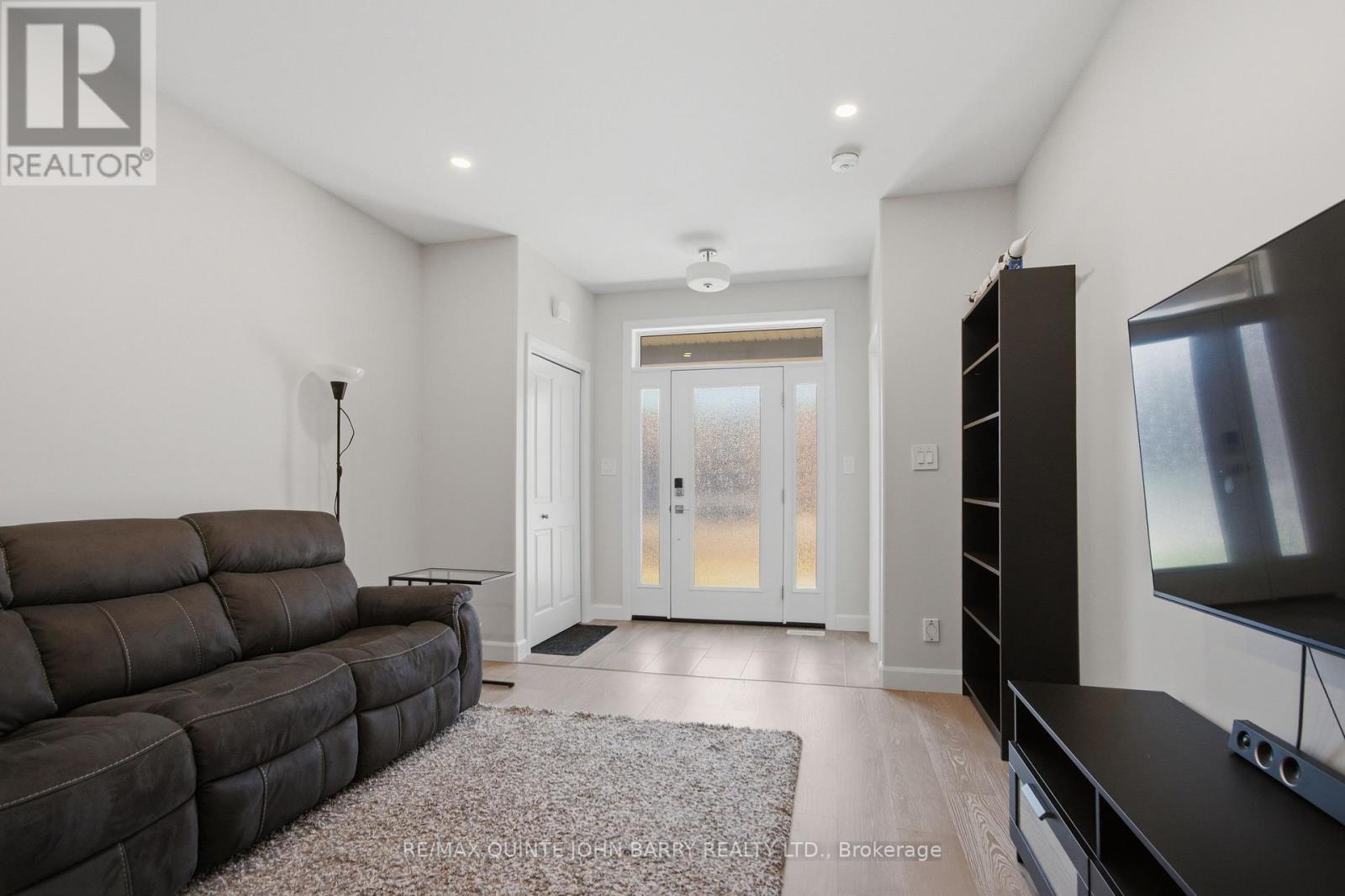 55 ATHABASKA DRIVE - 6