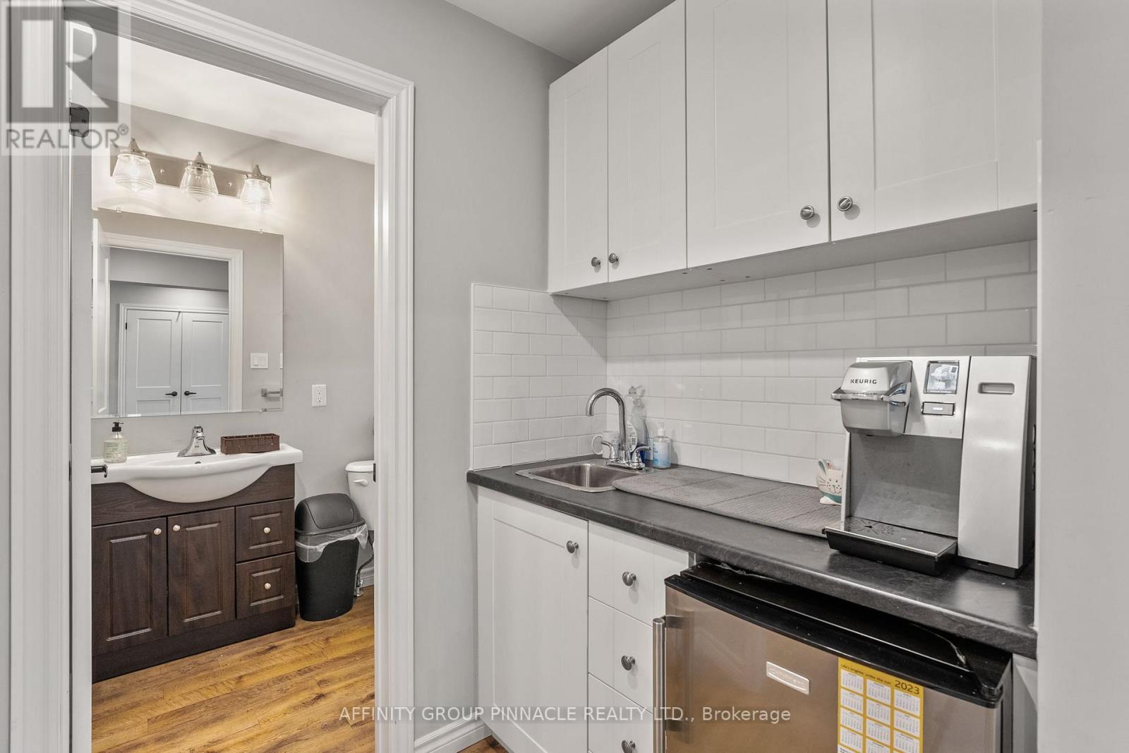 255 KENT STREET W - 9