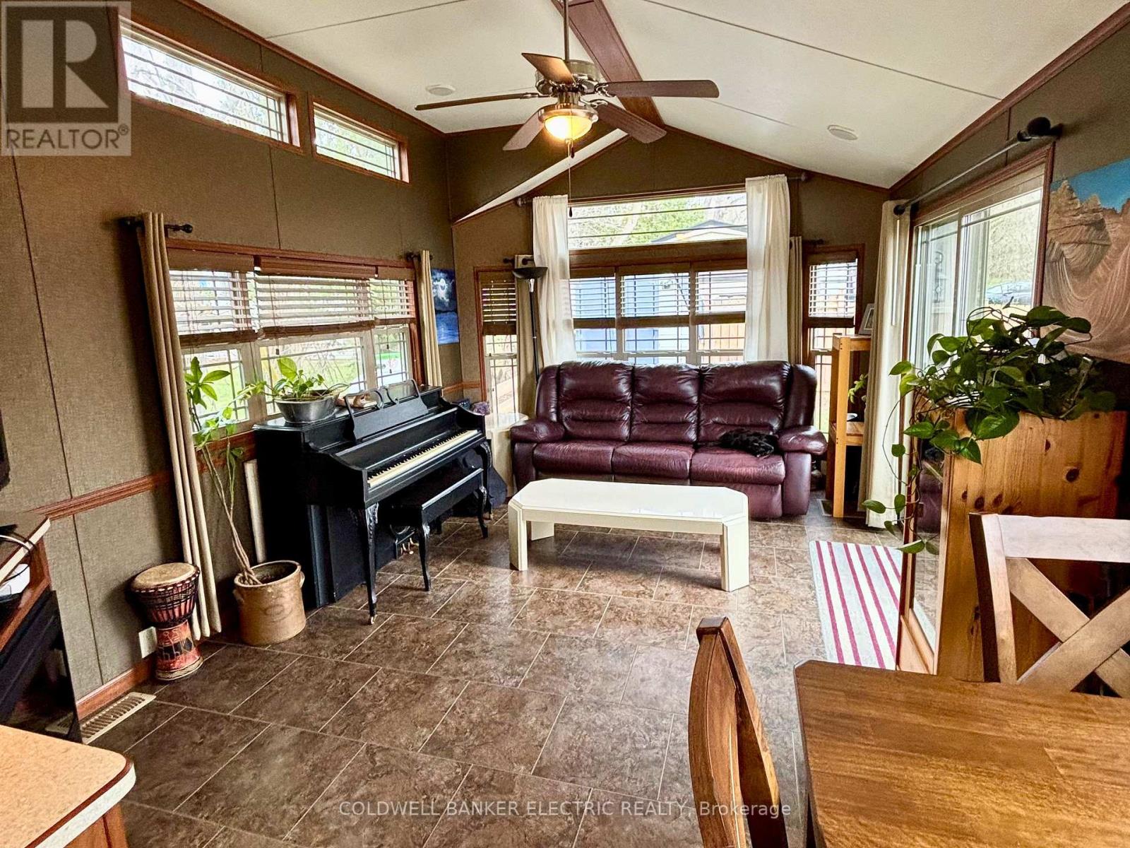 485B - 5139 HALSTEAD BEACH ROAD — photo 12