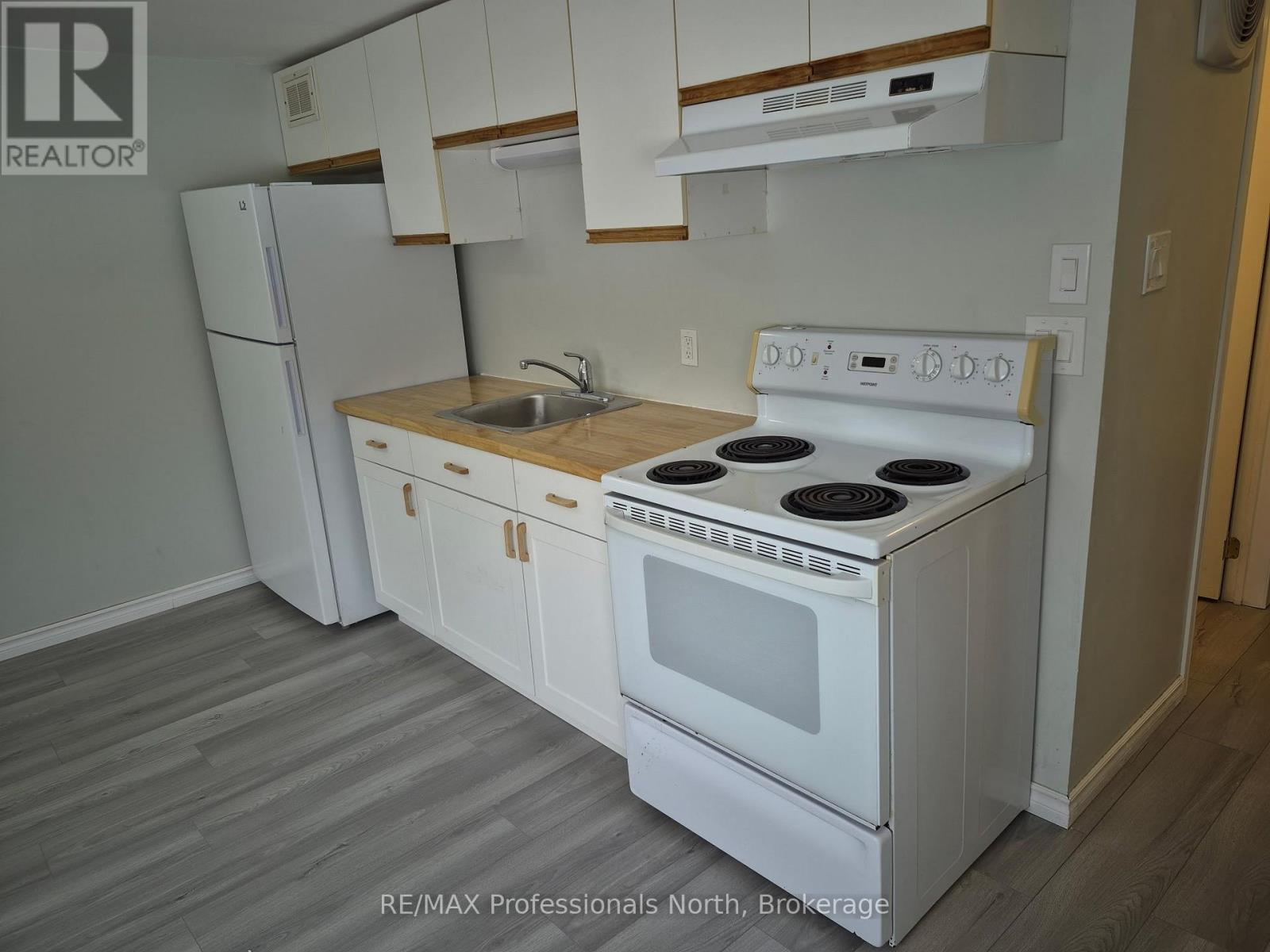 Apartment 4 - Kitchen