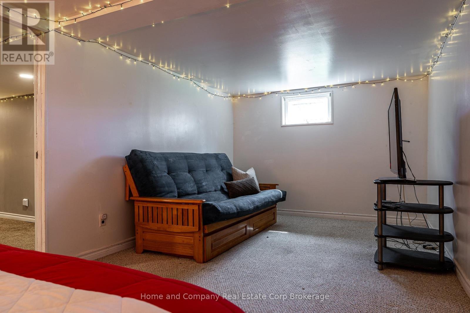 34 KATHRYN CRESCENT - 25