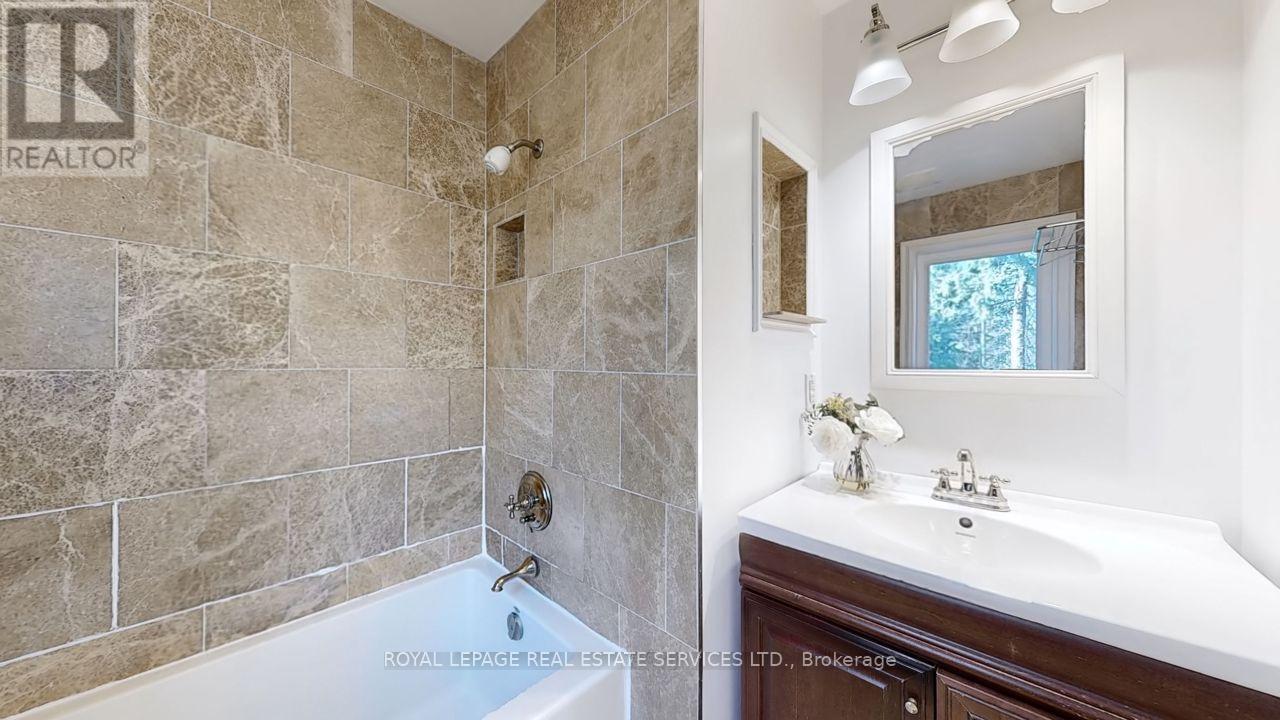 19 STRATHGOWAN CRESCENT - 19