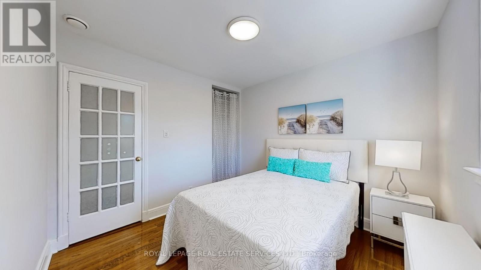 19 STRATHGOWAN CRESCENT - 25
