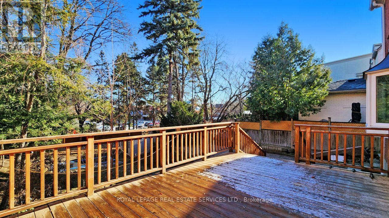 19 STRATHGOWAN CRESCENT - 31