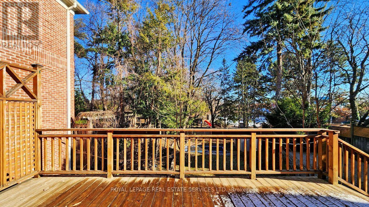 19 STRATHGOWAN CRESCENT - 32