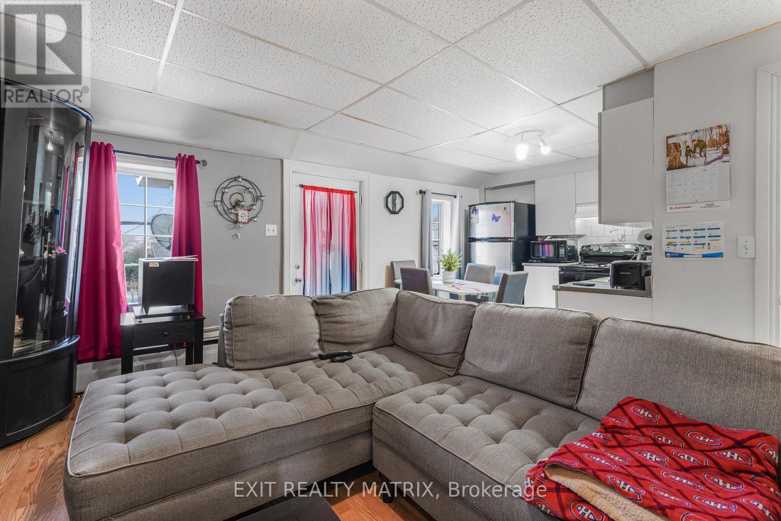 749 REGENT STREET — photo 22