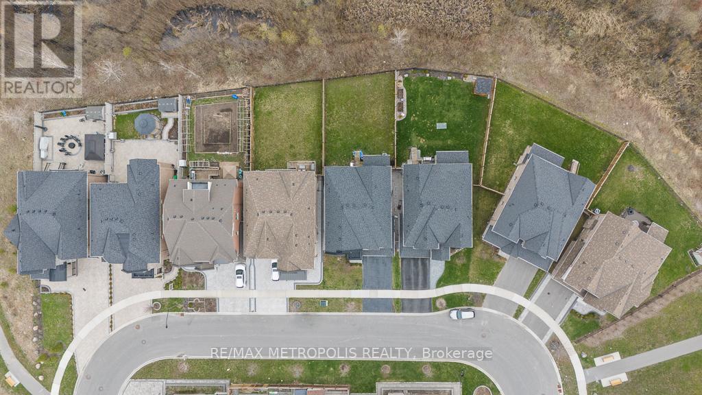 42 BLENHEIM CIRCLE - 28