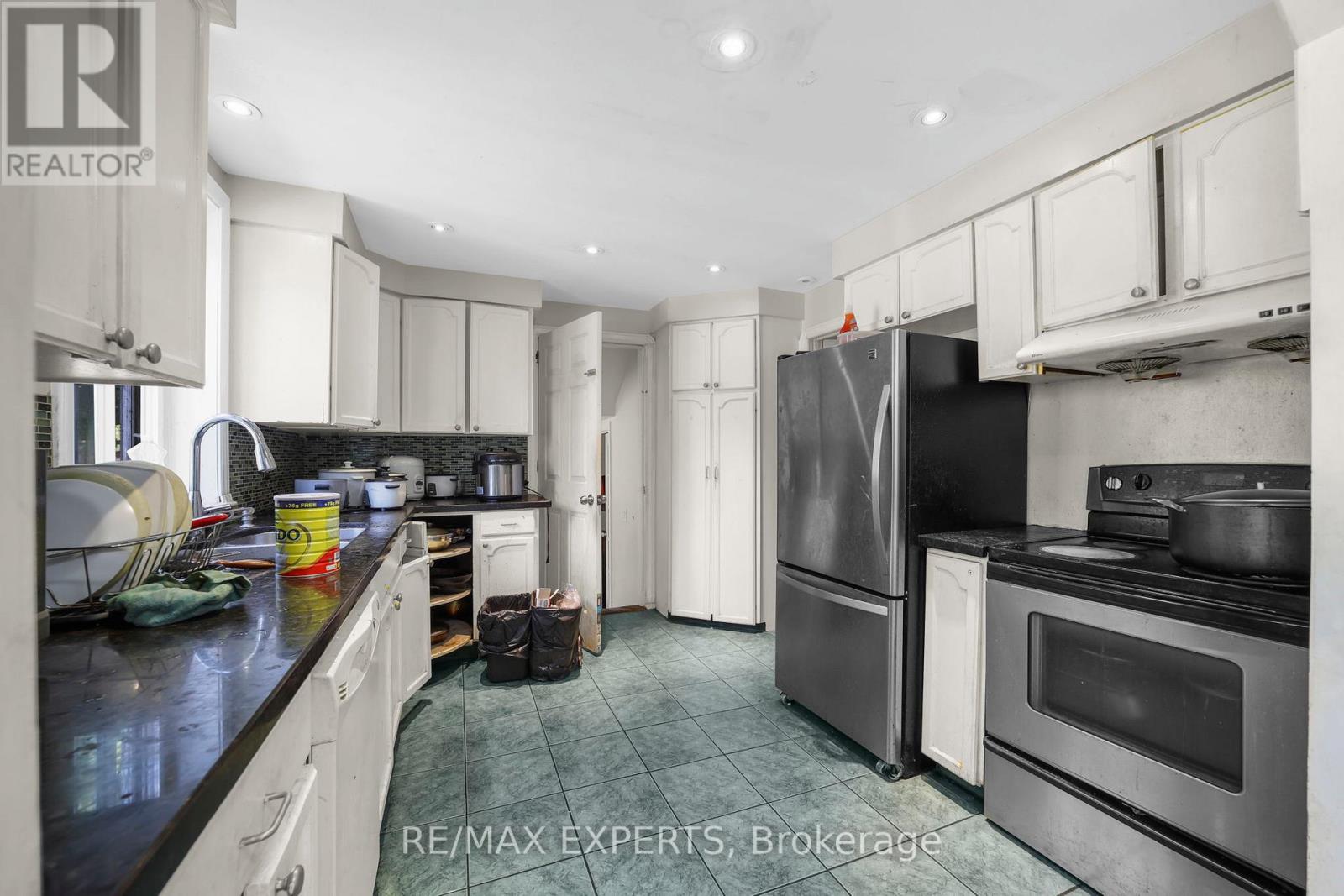 16 BELLEHAVEN CRESCENT - 8