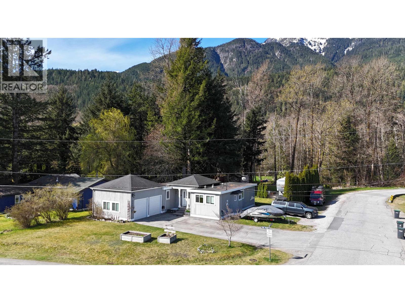 1110 LARAMEE ROAD, Squamish