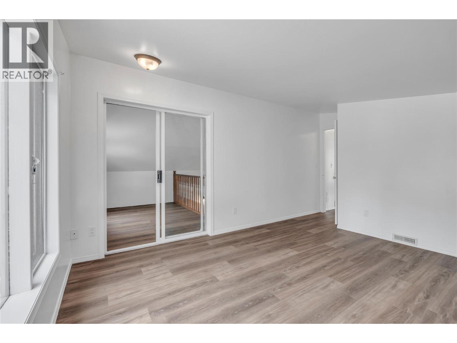 1498 Main Street, Olalla