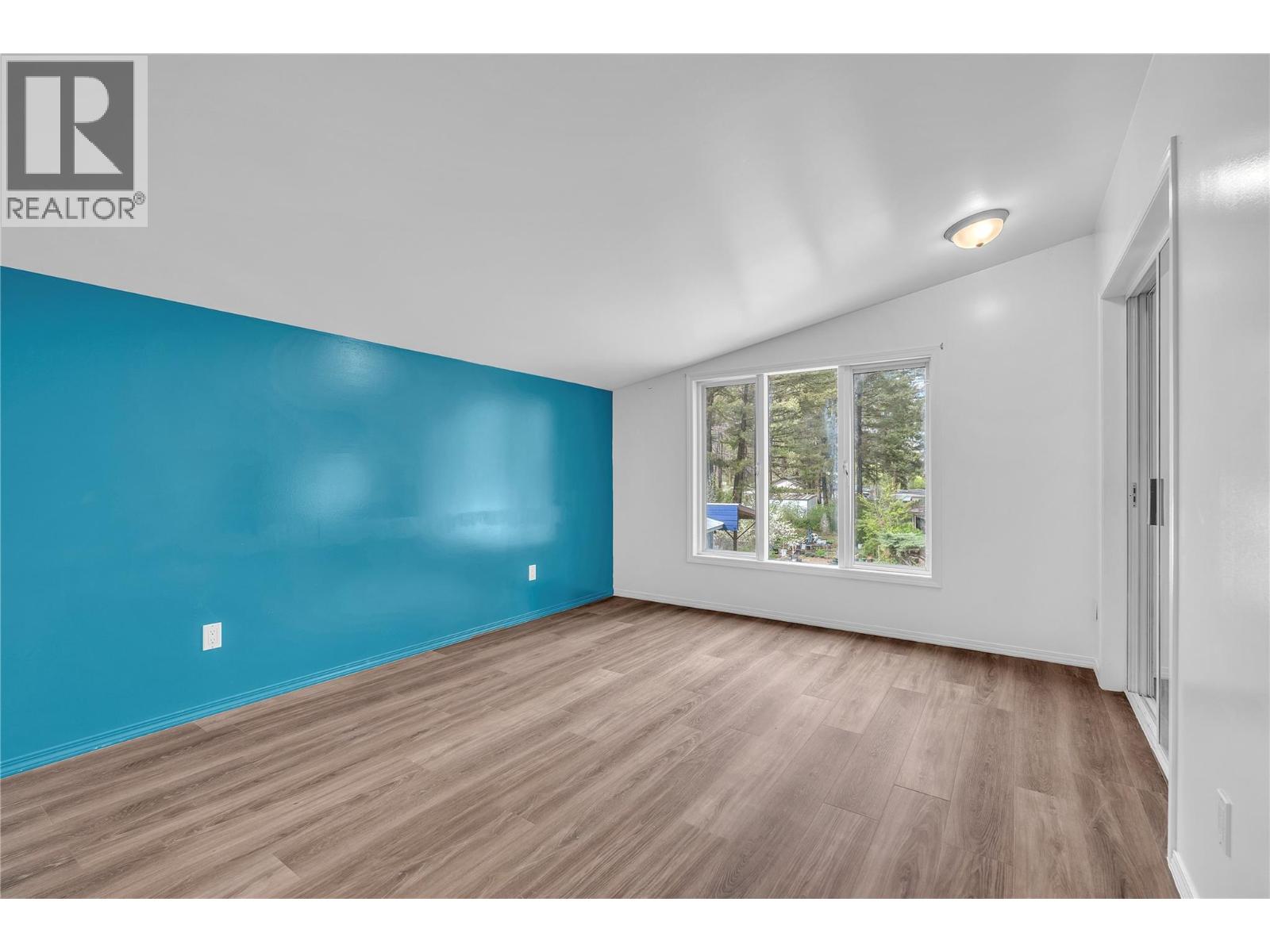 1498 Main Street, Olalla