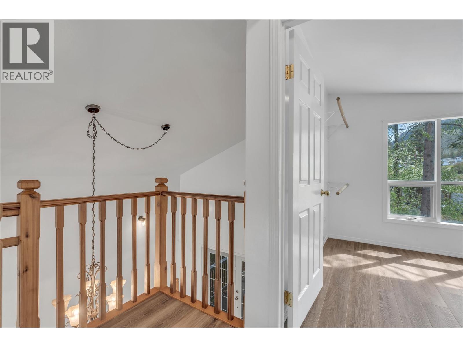 1498 Main Street, Olalla