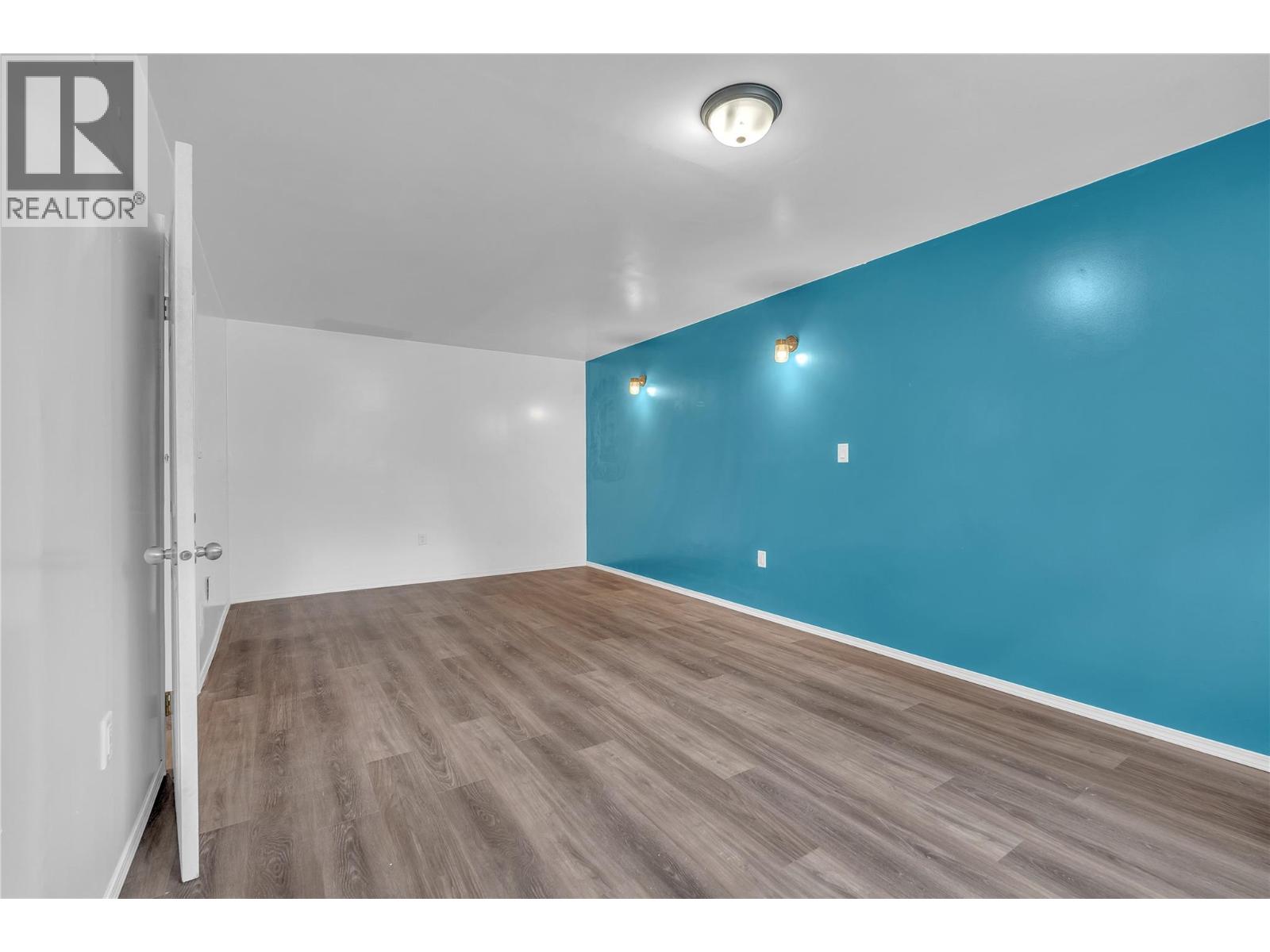 1498 Main Street, Olalla