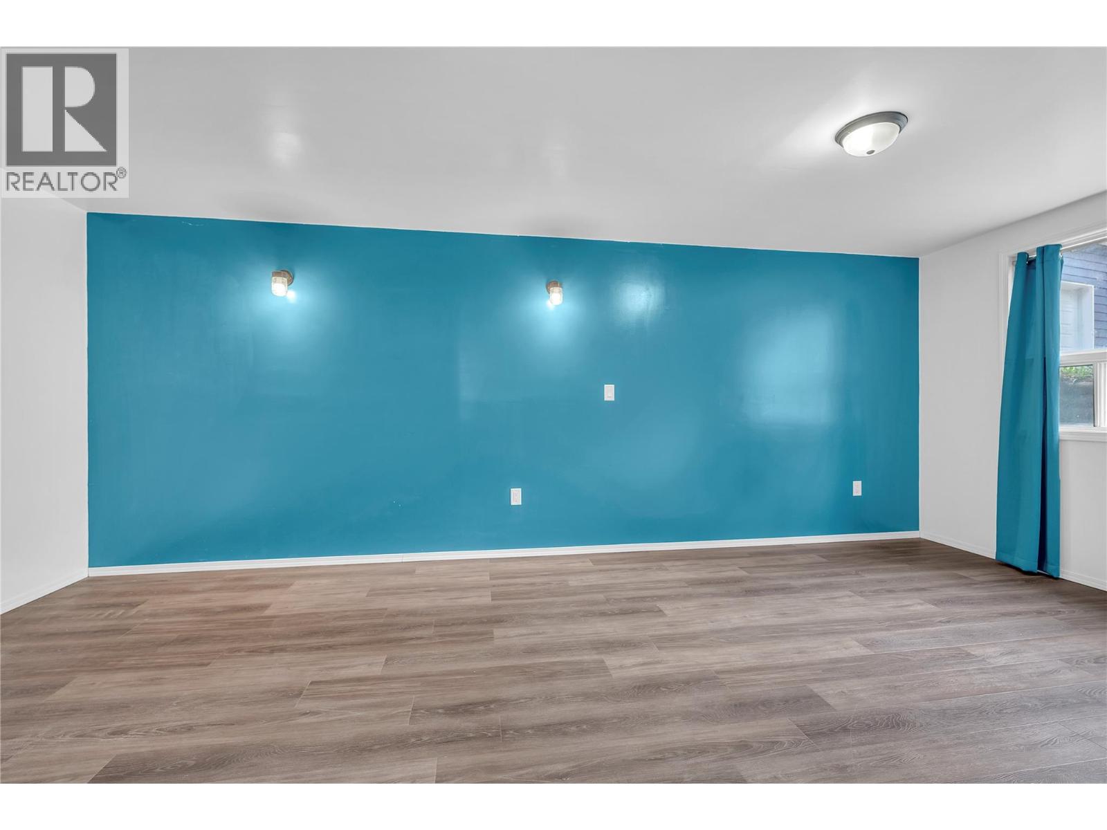 1498 Main Street, Olalla