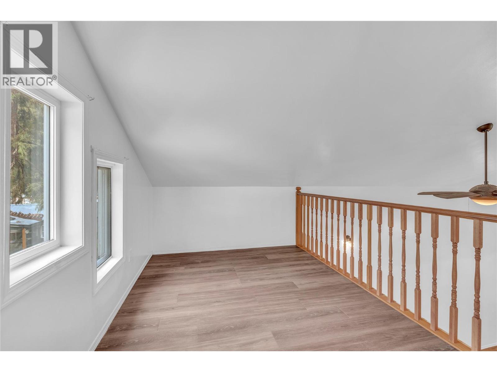 1498 Main Street, Olalla