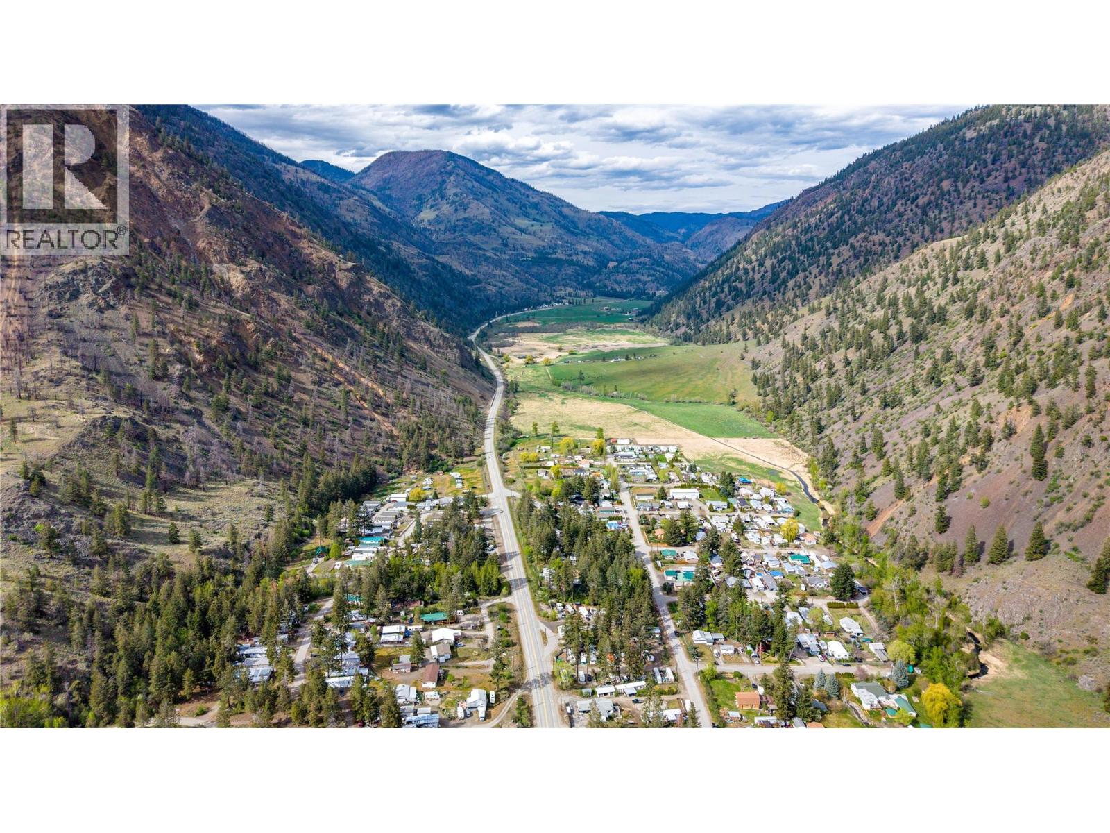 1498 Main Street, Olalla