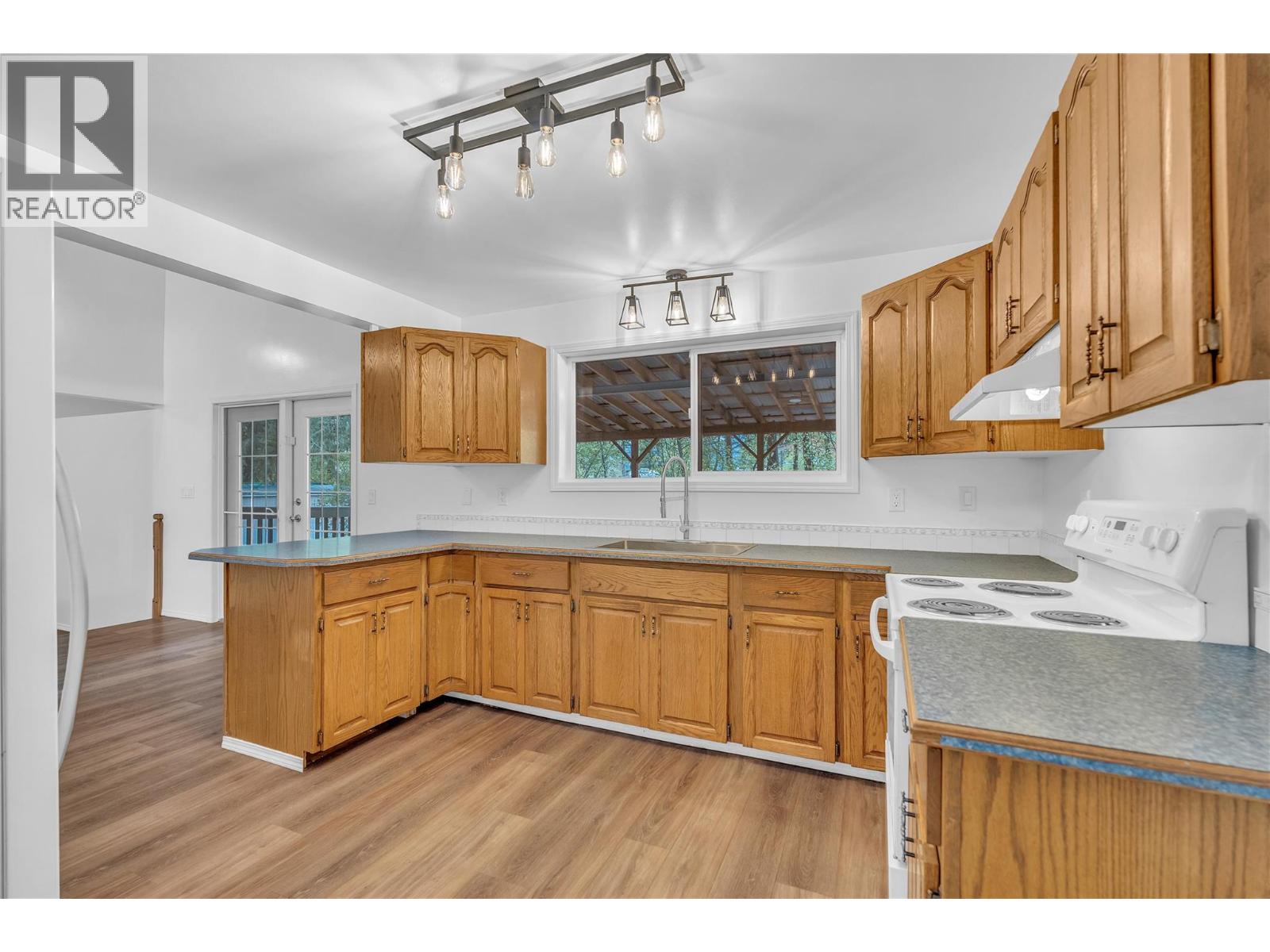 1498 Main Street, Olalla