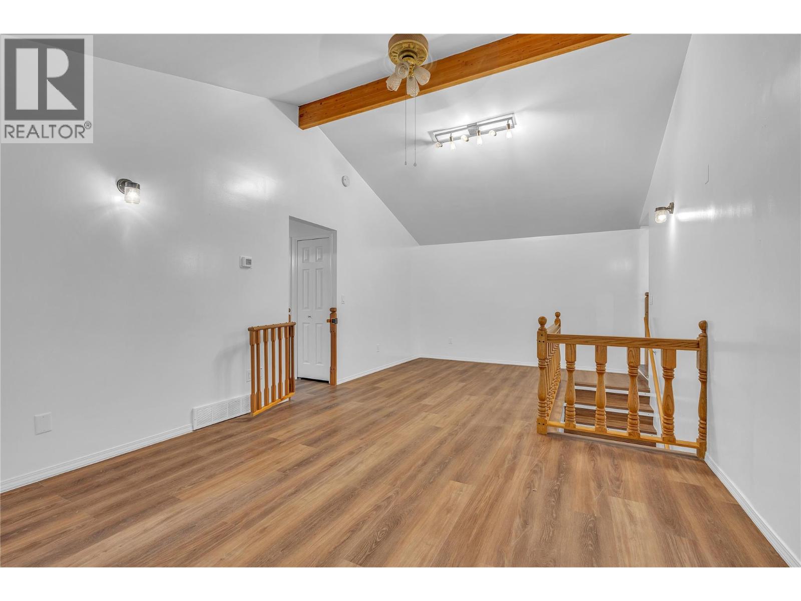 1498 Main Street, Olalla