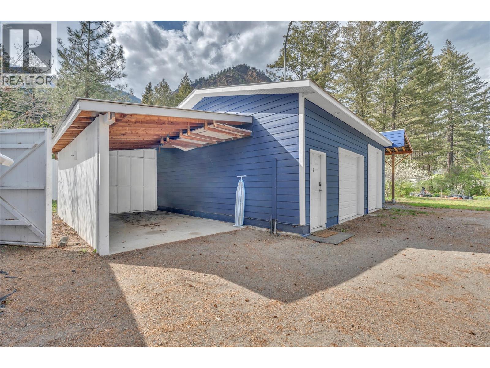 1498 Main Street, Olalla