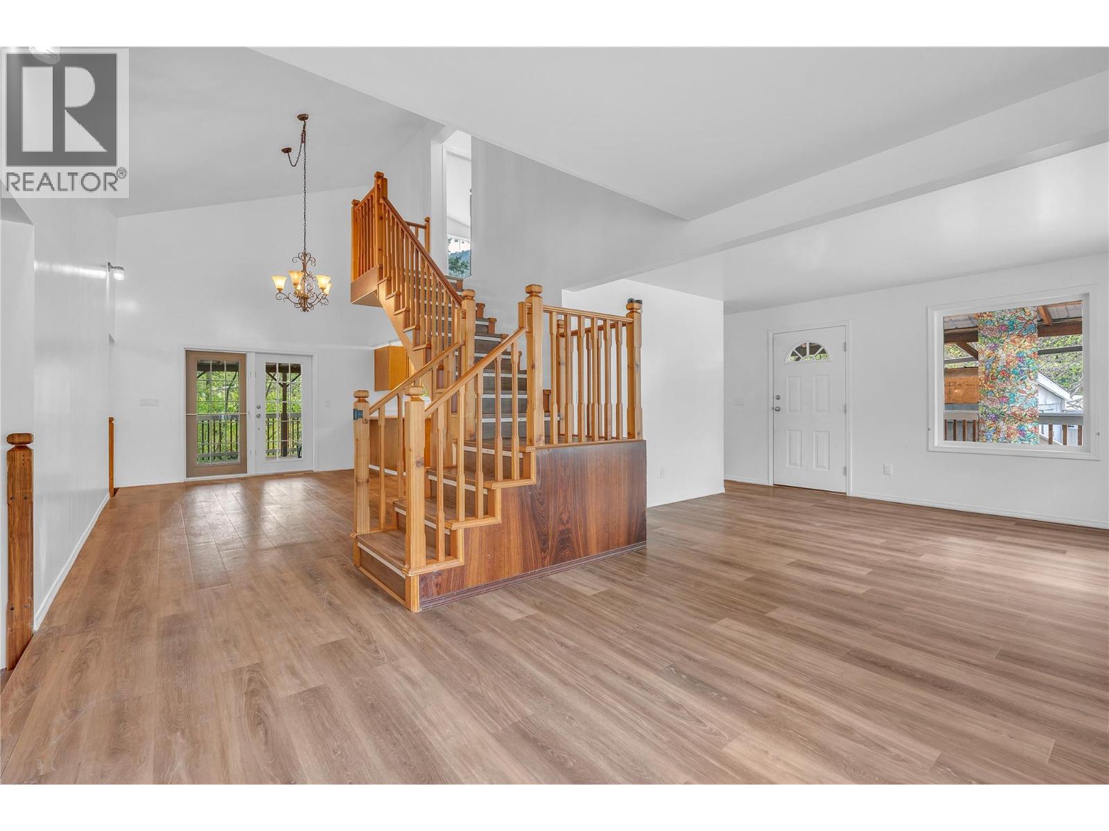 1498 Main Street, Olalla