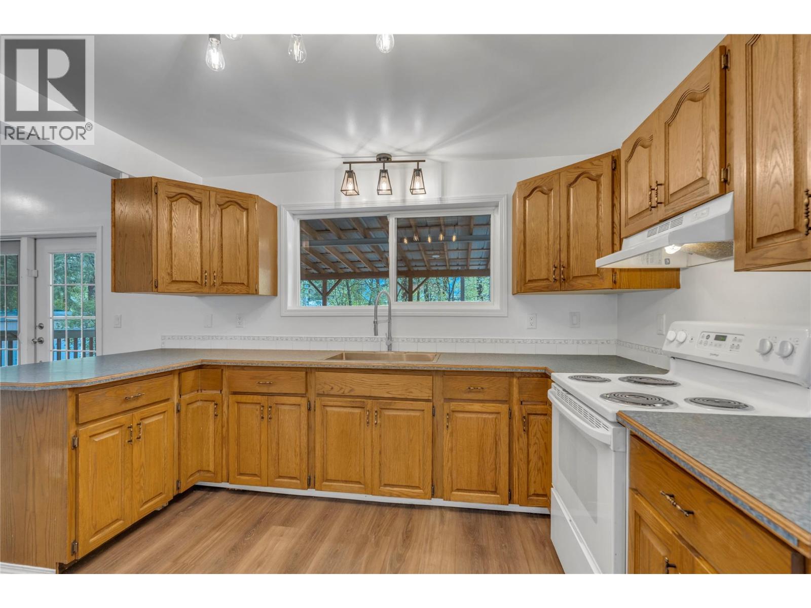 1498 Main Street, Olalla