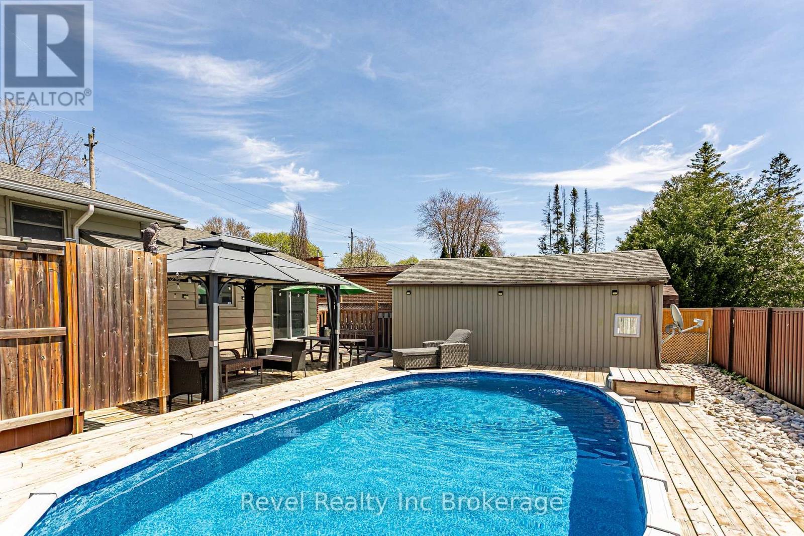 828 WARWICK STREET — photo 29