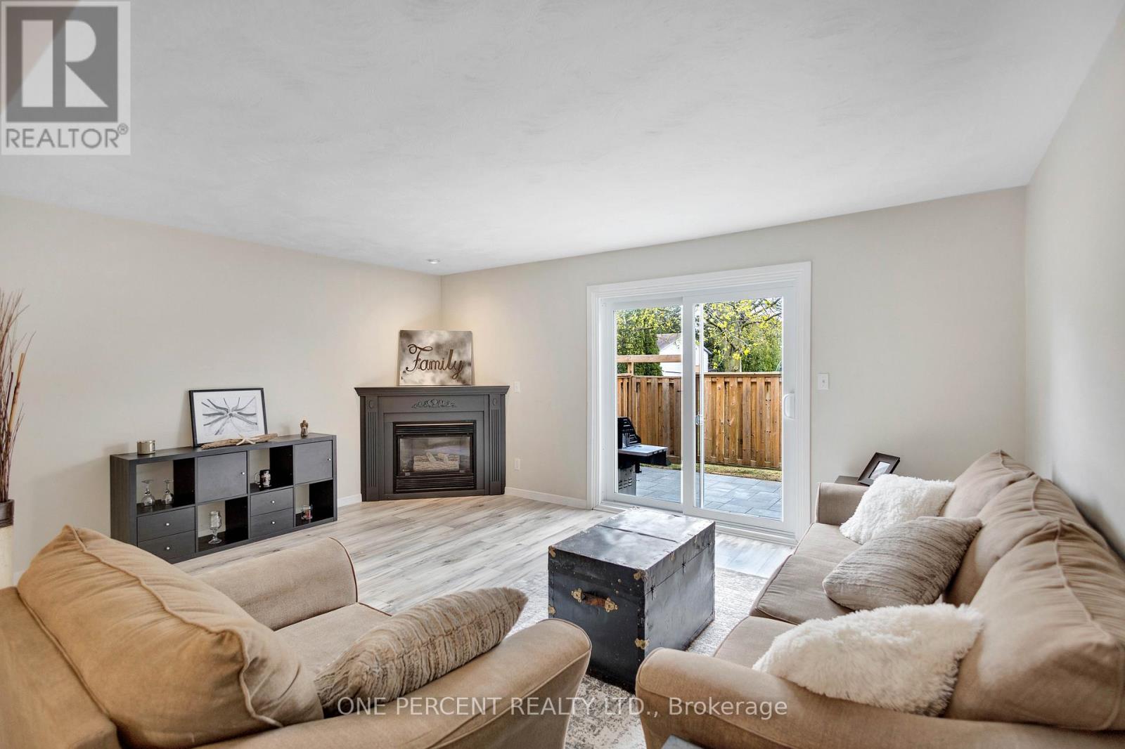 32 MONTCLAIR CRESCENT - 12