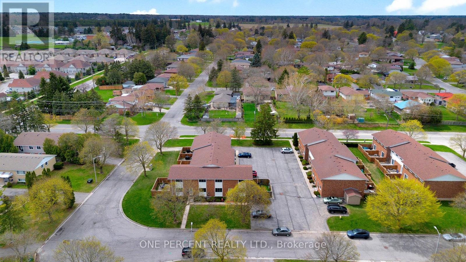 32 MONTCLAIR CRESCENT - 33