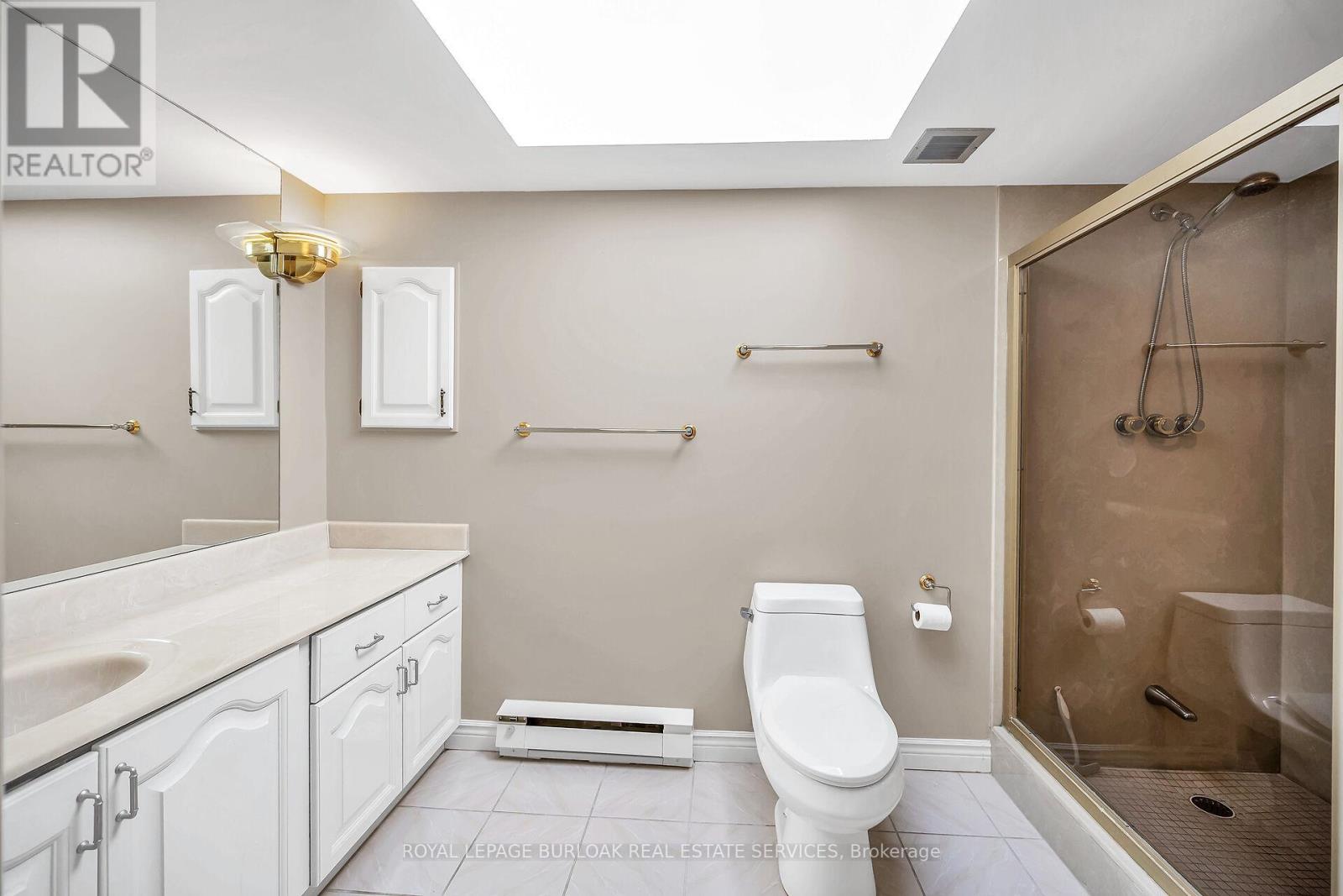 #PH1 150 WILSON STREET W - 22