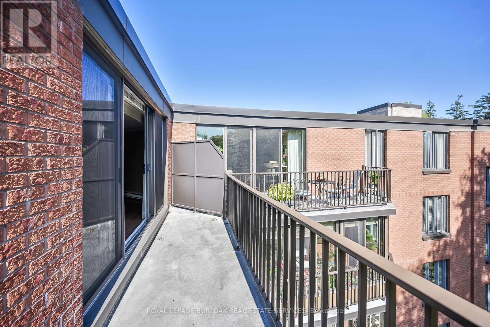 #PH1 150 WILSON STREET W - 34