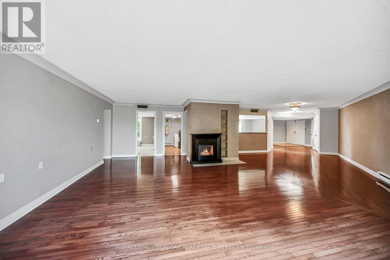 #PH1 150 WILSON STREET W - 6
