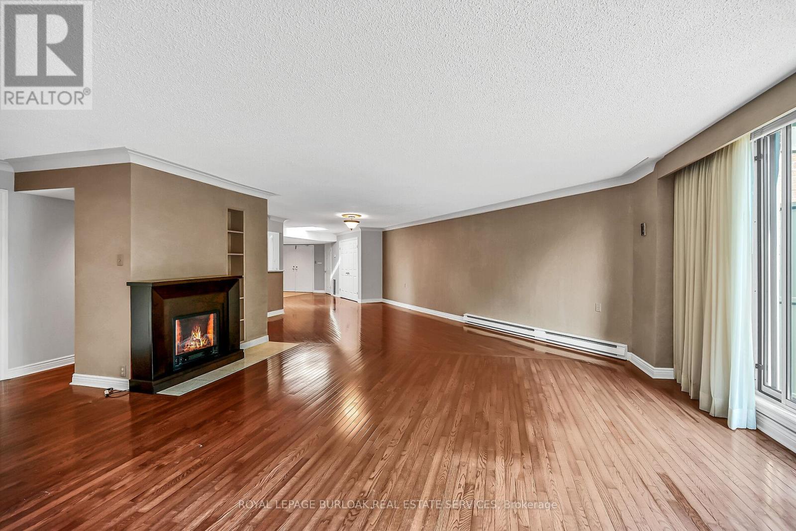 #PH1 150 WILSON STREET W - 7