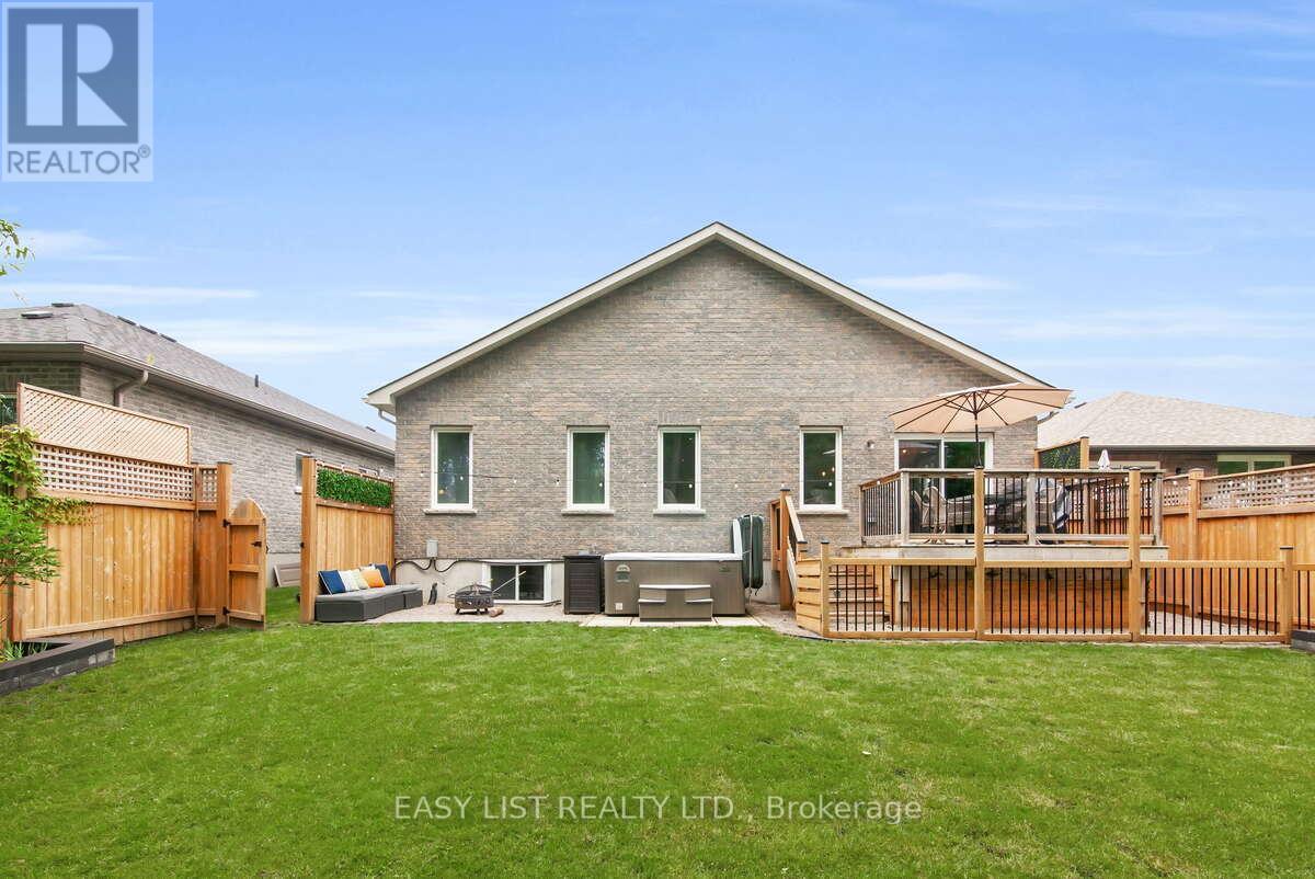 86 ROYAL GALA DRIVE - 35