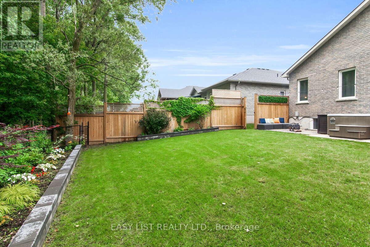 86 ROYAL GALA DRIVE - 36