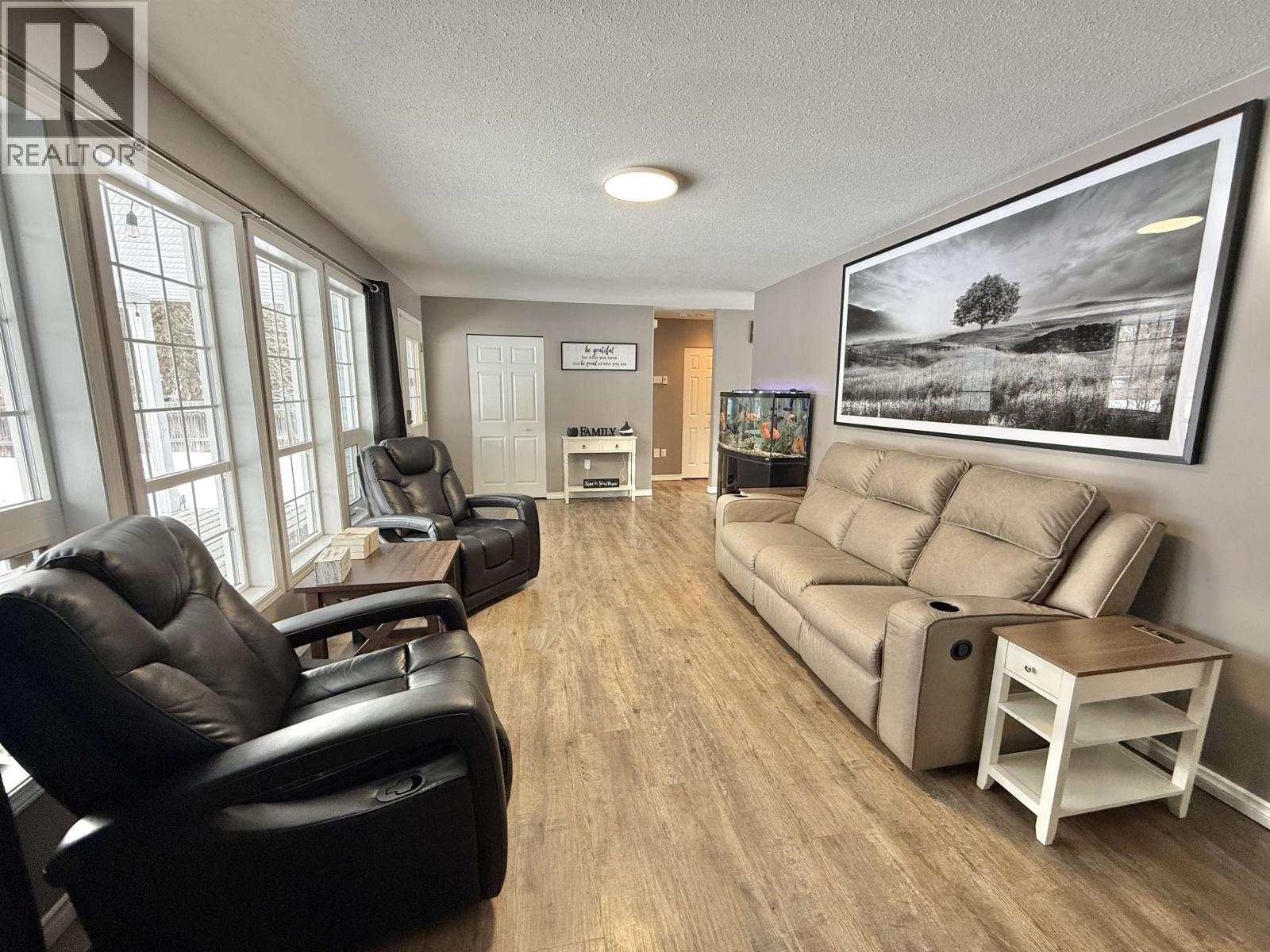 950 LAUREL ROAD - 5