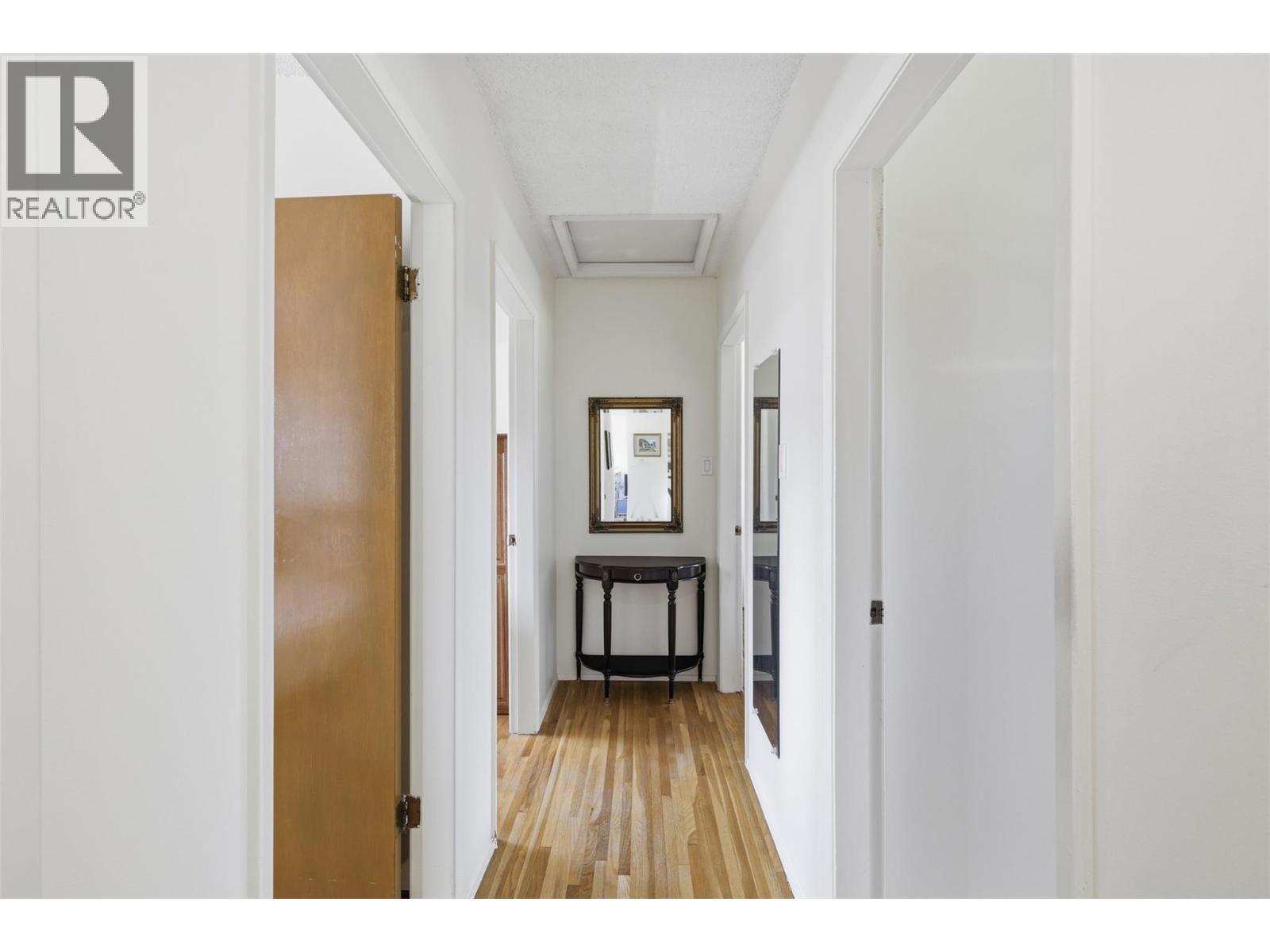 750 STEWART Avenue - 18