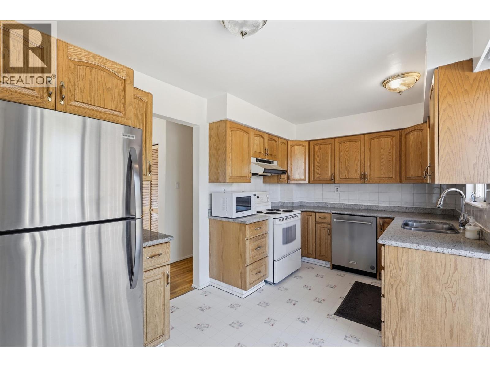 750 STEWART Avenue - 5