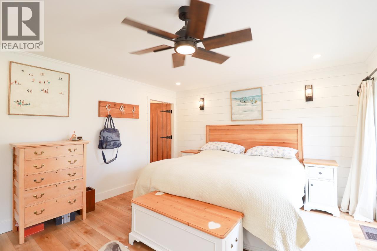 5816 Andrew Avenue, Summerland